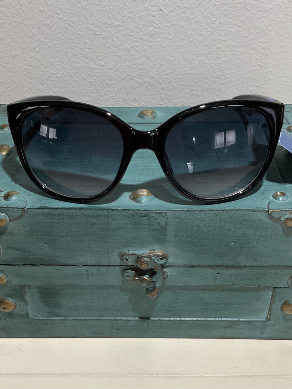 Universal Thread Black Cat-Eye Sunglasses with Gradient Lenses